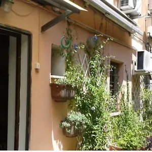trastevere-with-garden-bamb-gesu-hosp-john-cabot.it-romehotels.com/